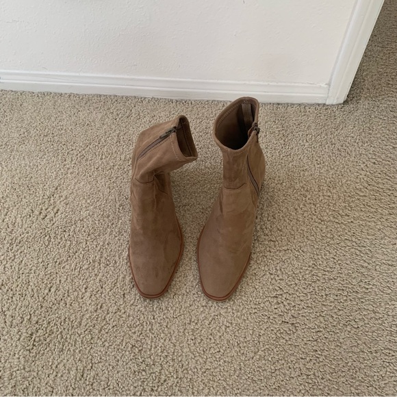 Dolce Vita Indiga Bootie - Picture 5 of 7